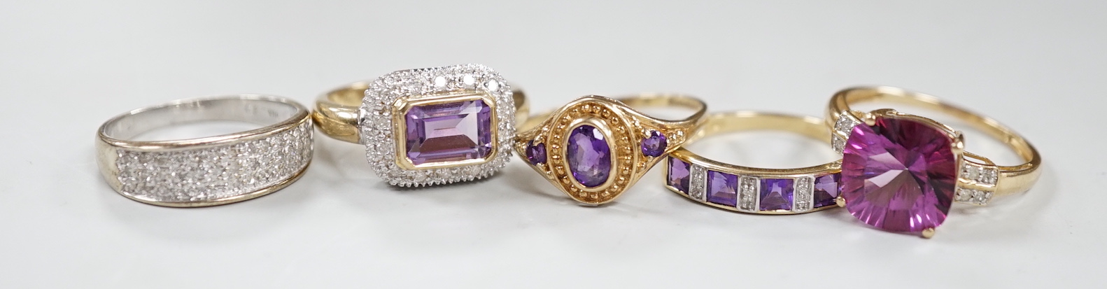 Five assorted modern 9ct gold and gem set dress rings, including diamond chip half hoop and amethyst and diamond chip half hoop, gross weight 12.6 grams.